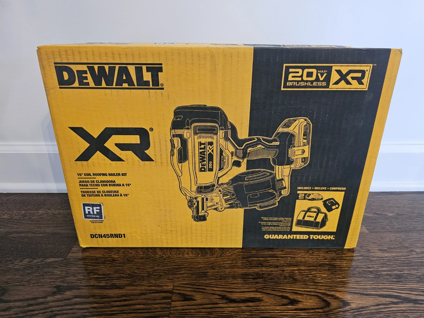 Dewalt 20V Max 15-Degree Electric Cordless Roofing Nailer Kit