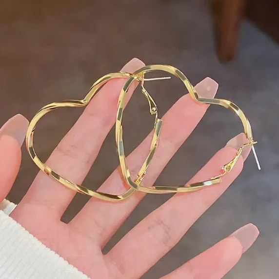 Gold Tone Heart Hoop Earrings ⚽