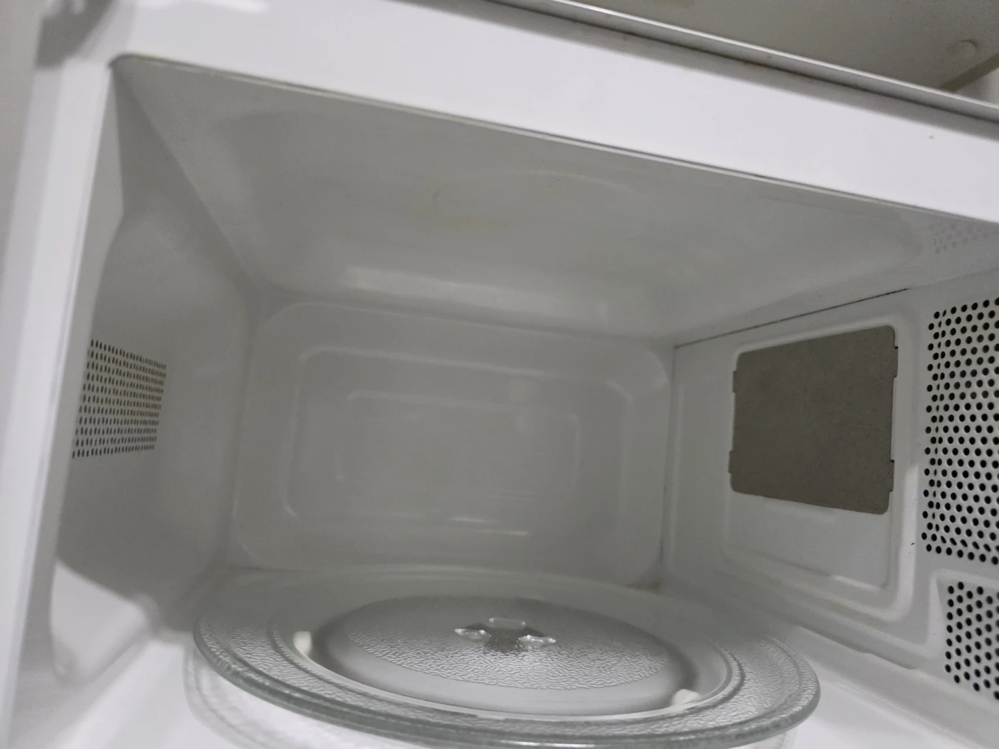 Hamilton Beach Microwave - photo 2