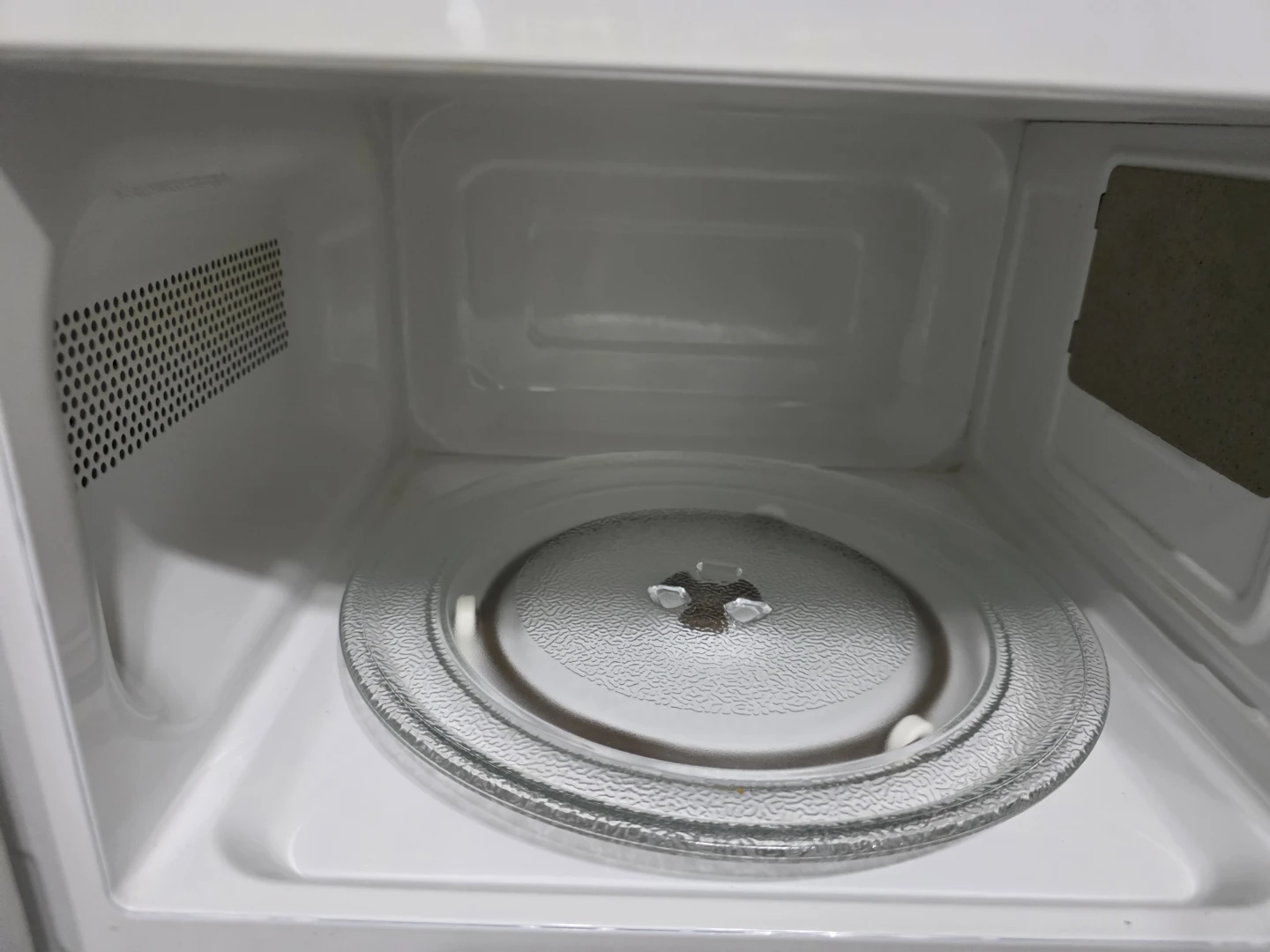 Hamilton Beach Microwave - photo 3