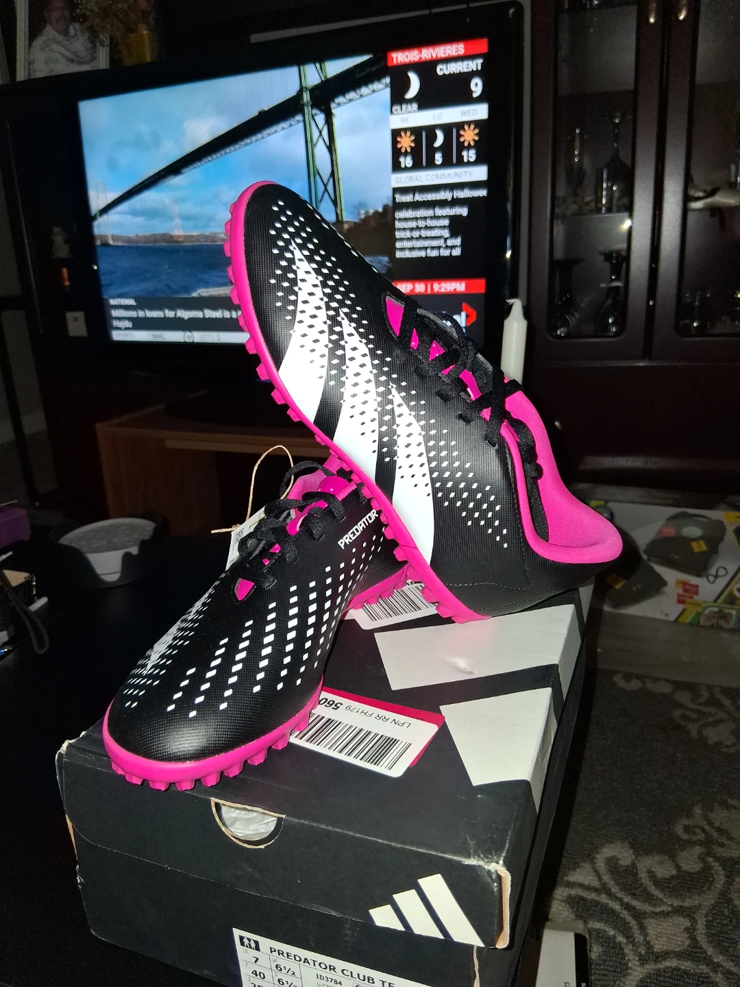 Adidas Predator Club TF Soccer Cleats (Kids Size 7)