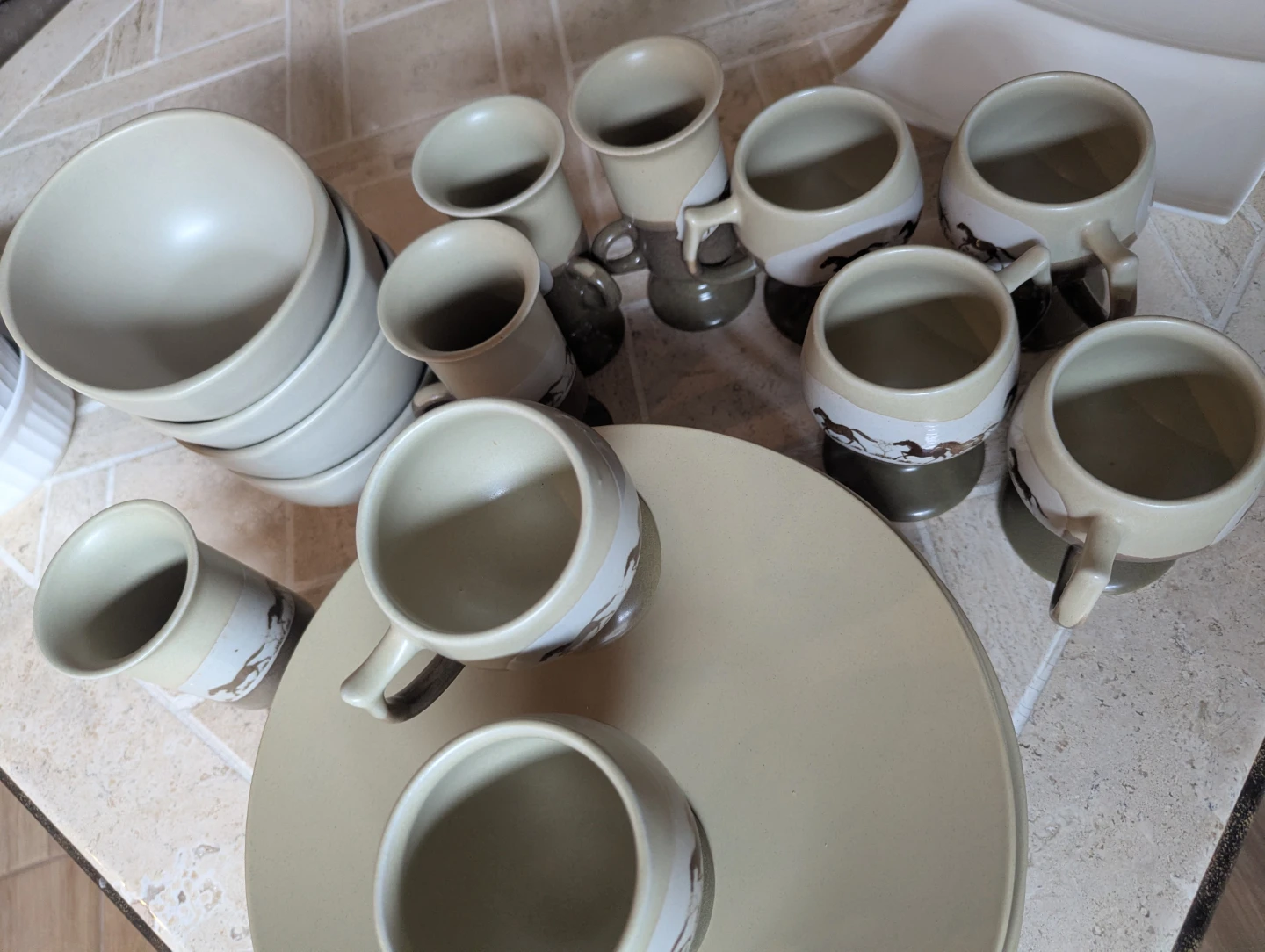 Ceramic Coffee Mugs and Plates Set - photo 4