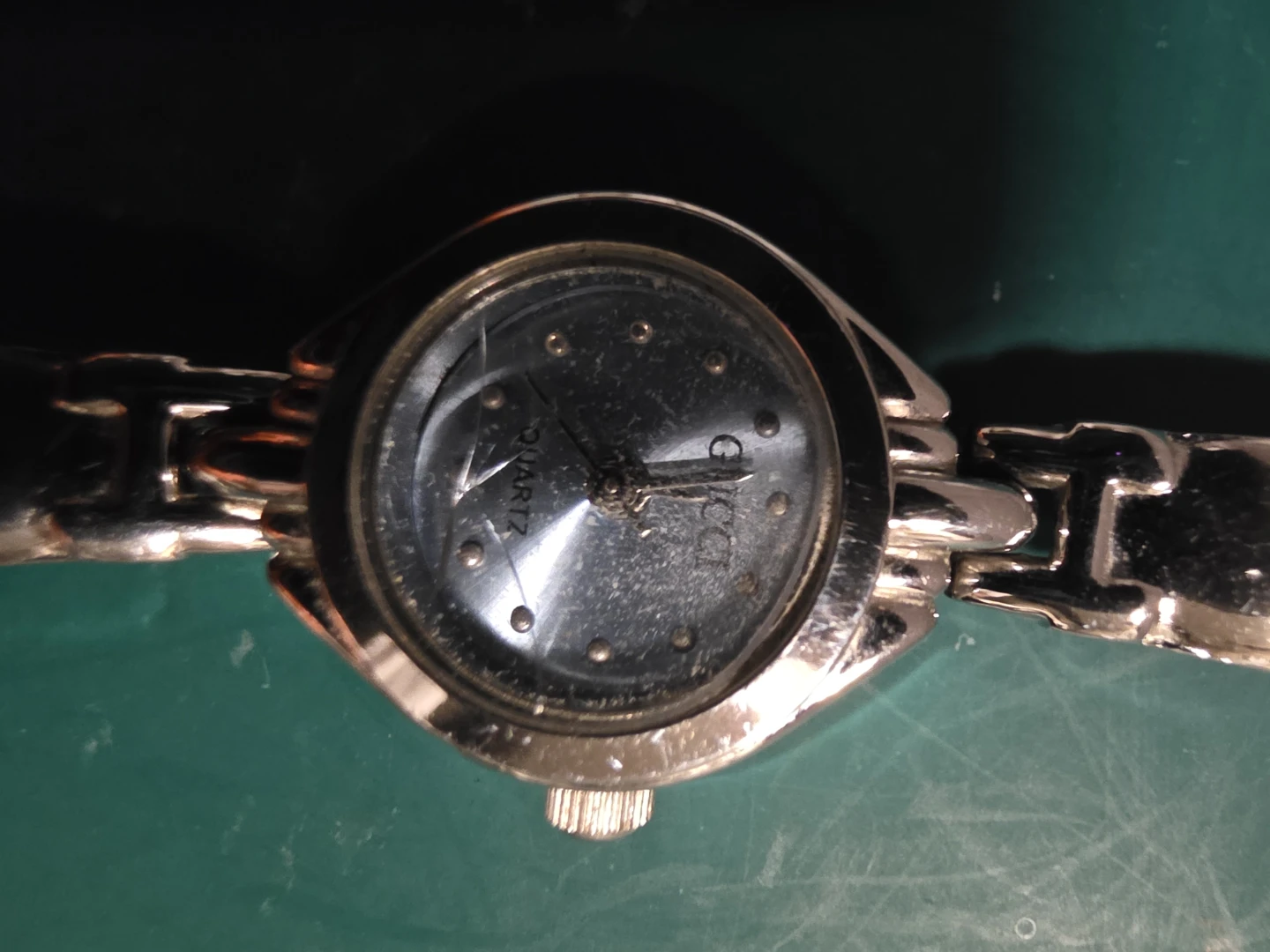 Gucci Women's Quartz Watch Silver Dial Stainless Steel - photo 2