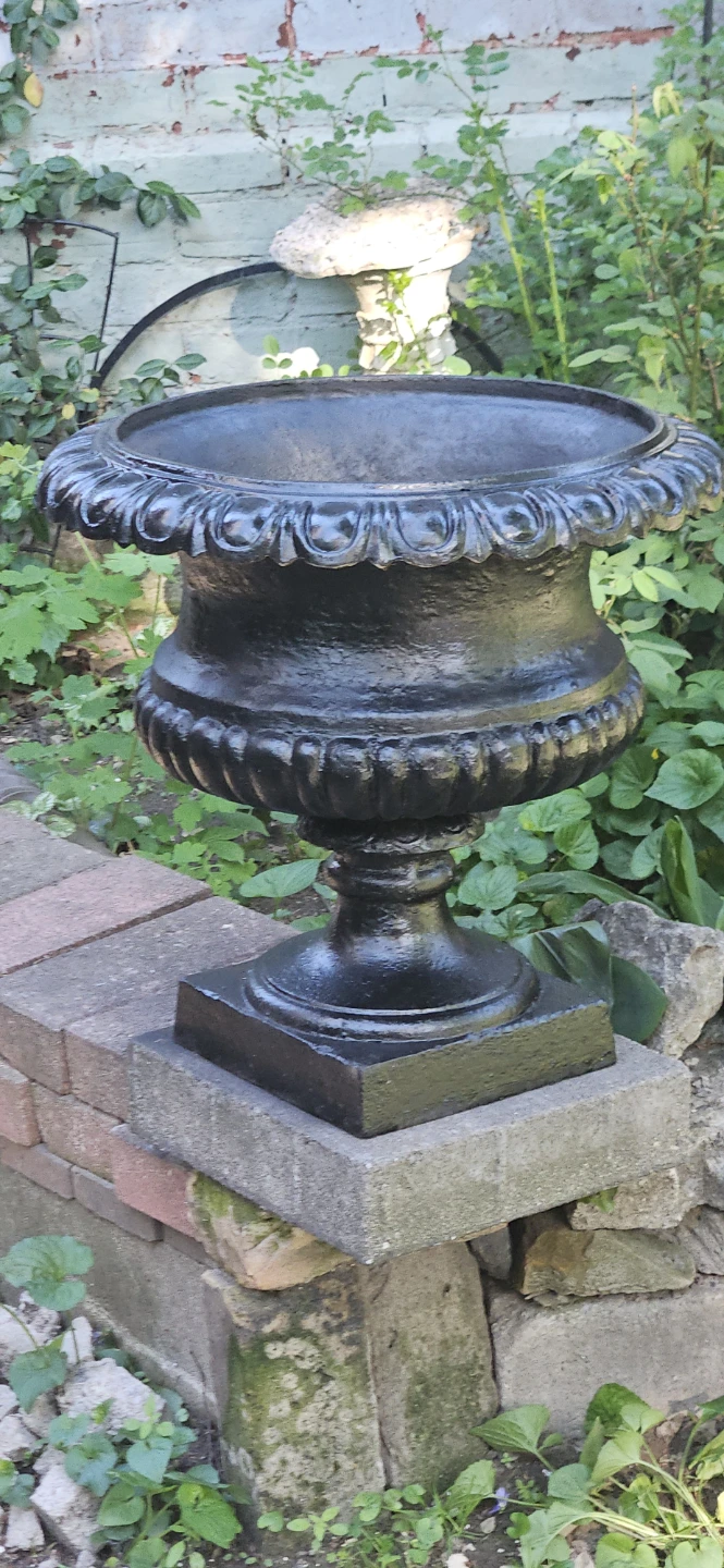 Black Cast Iron planter - photo 2