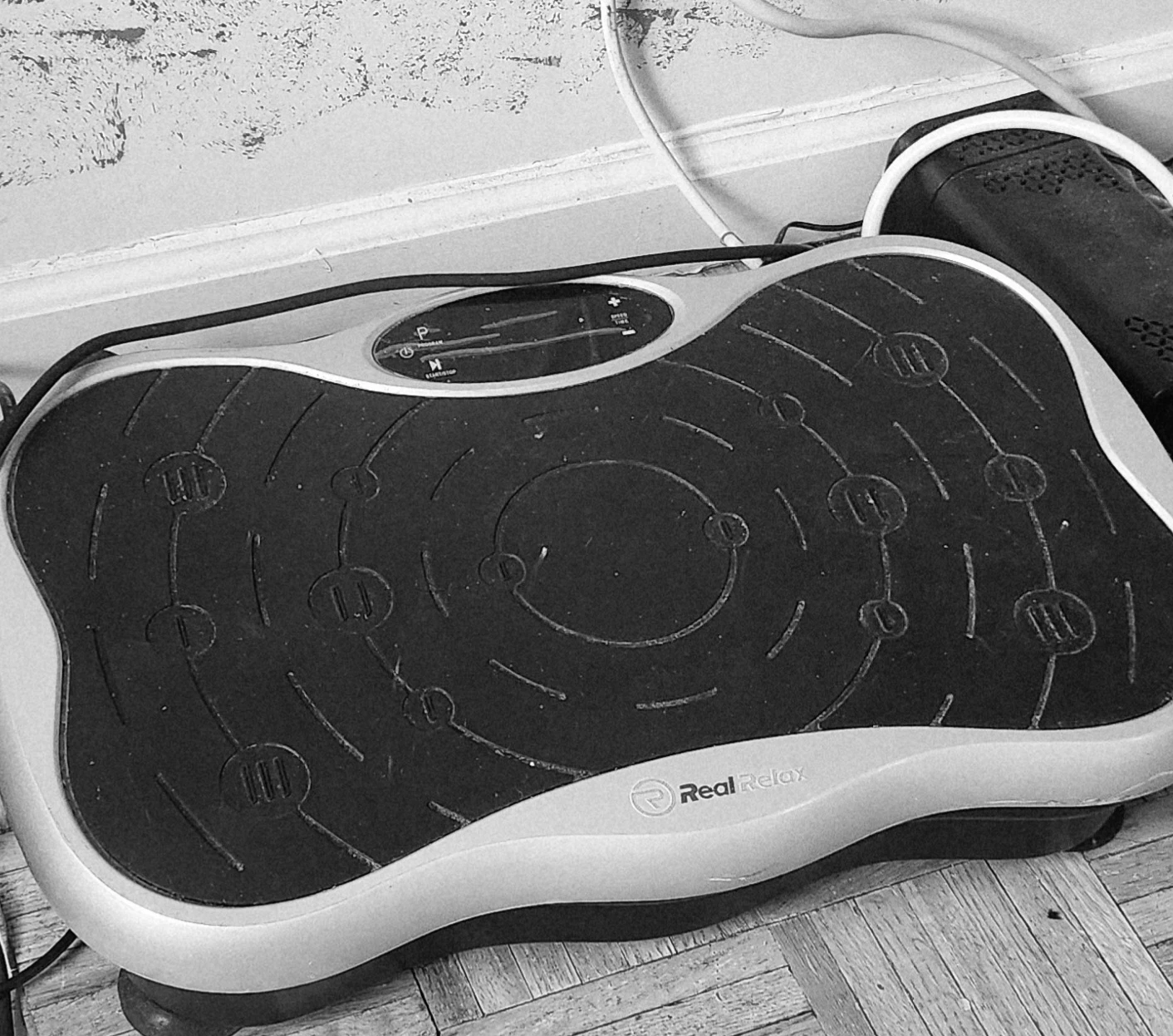 Real Relax Vibration Plate Fitness Machine