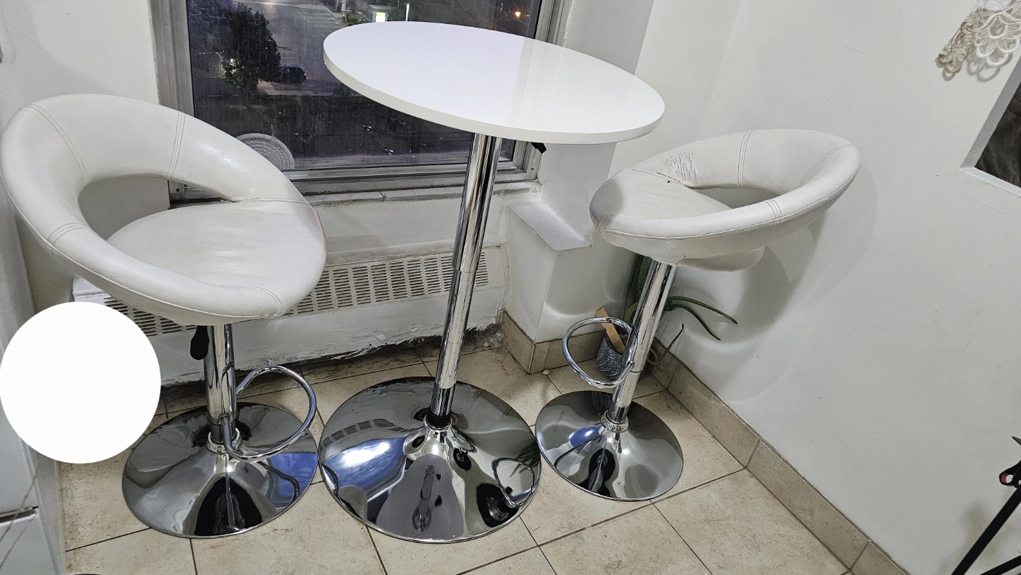 White Bar Table with 2 Adjustable Stools - photo 2