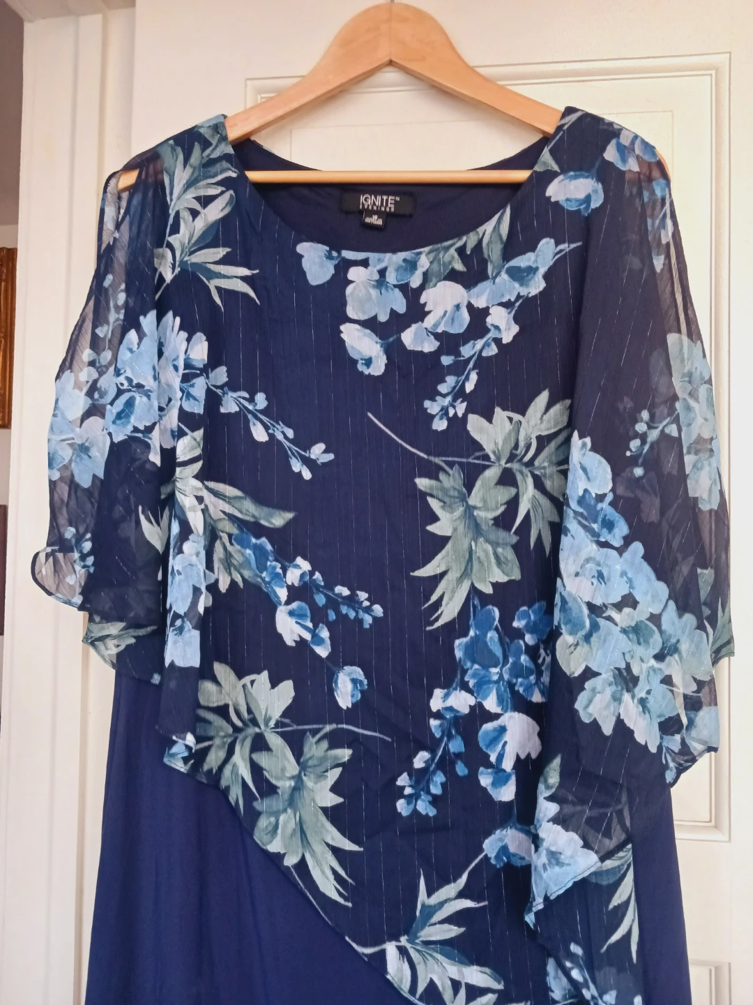 New !! Beautiful Ignite Navy Floral Overlay Elegant Dress. 18. - photo 2