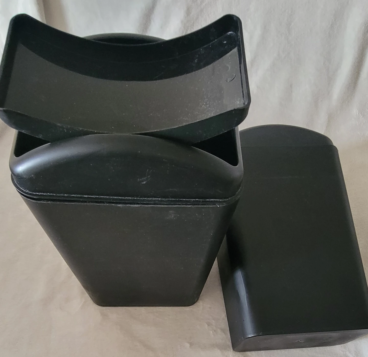 Black Bathroom/office/ bedroom Trash Can with Lid ⚽