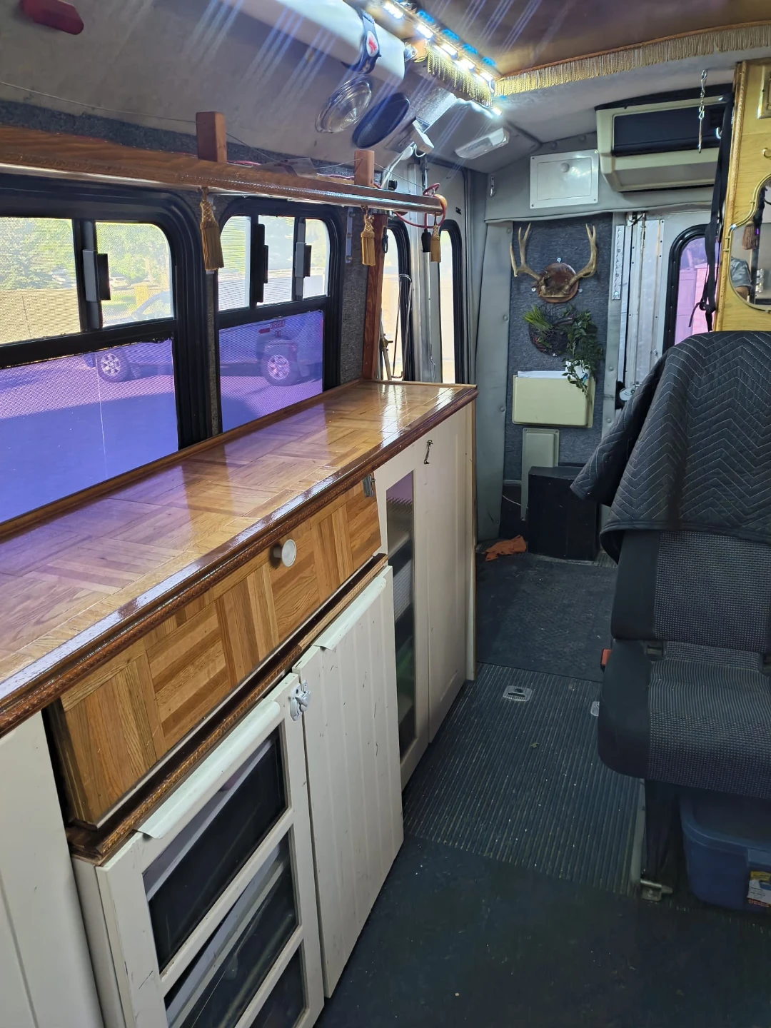 Ford E350 Super Duty Bus - photo 5
