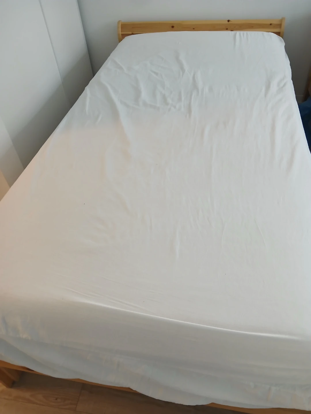 Wooden Bed Frame + Twin Mattress - photo 2