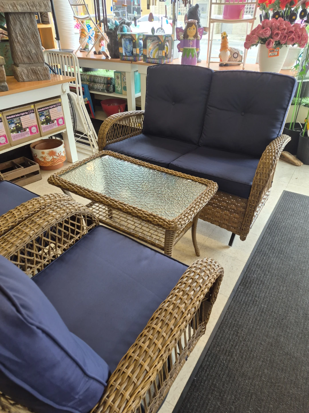 New 4 piece Wicker patio set with navy cushions - photo 2