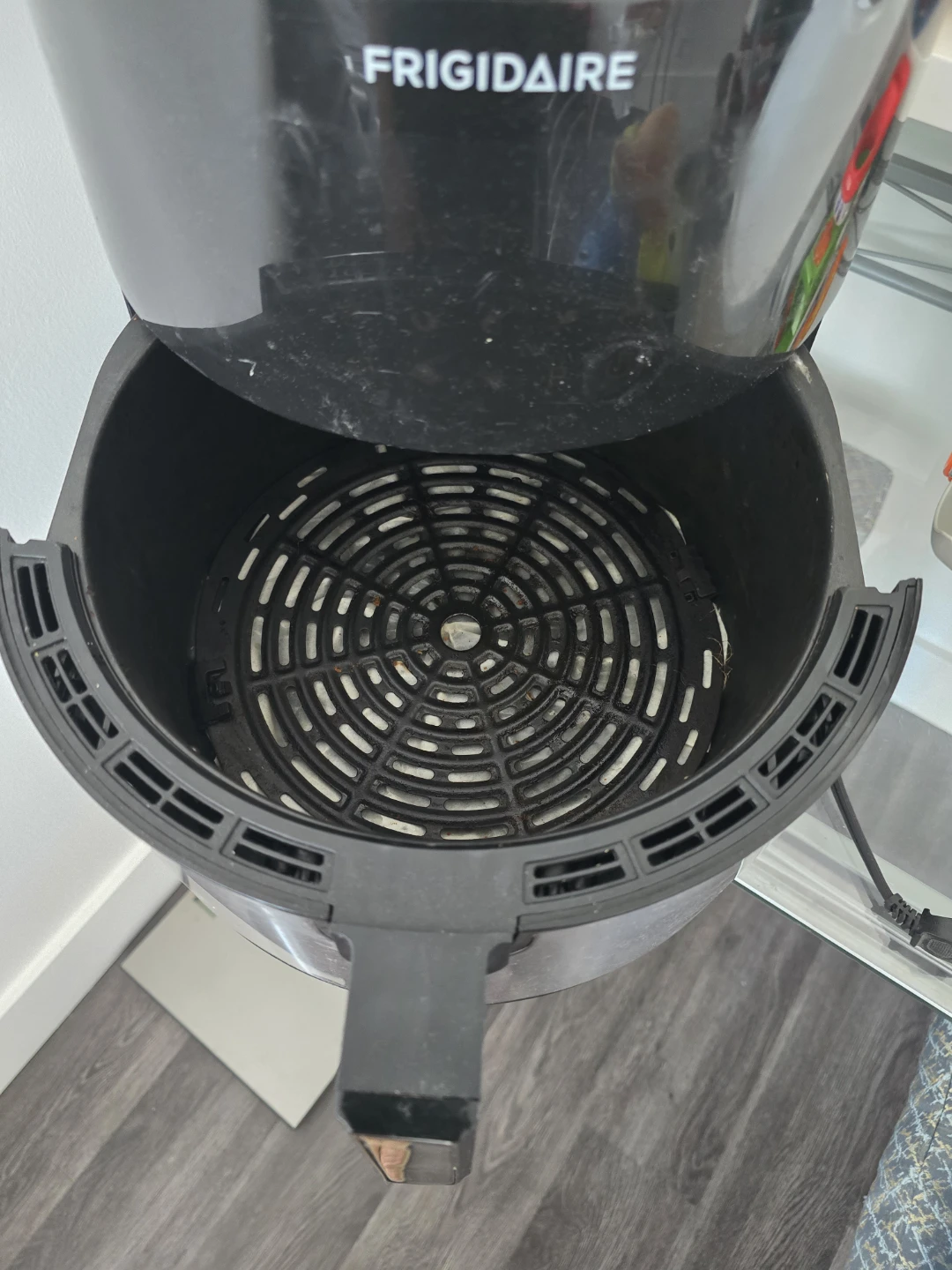 Frigidaire Air Fryer - photo 2