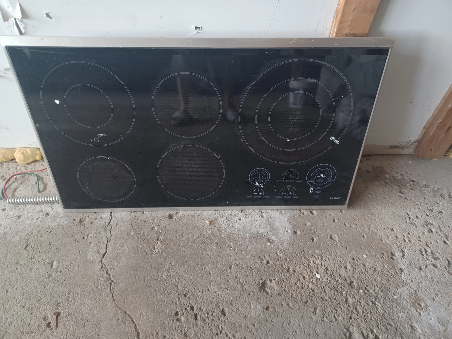 Wolf CT36ES Electric Cooktop - photo 2