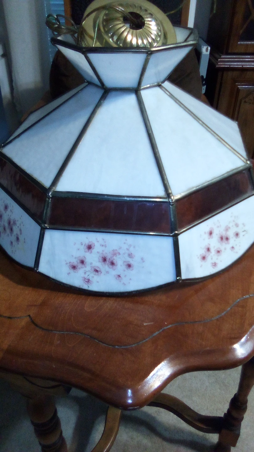 Stained Glass Lamp Shade with Floral Detail - photo 4