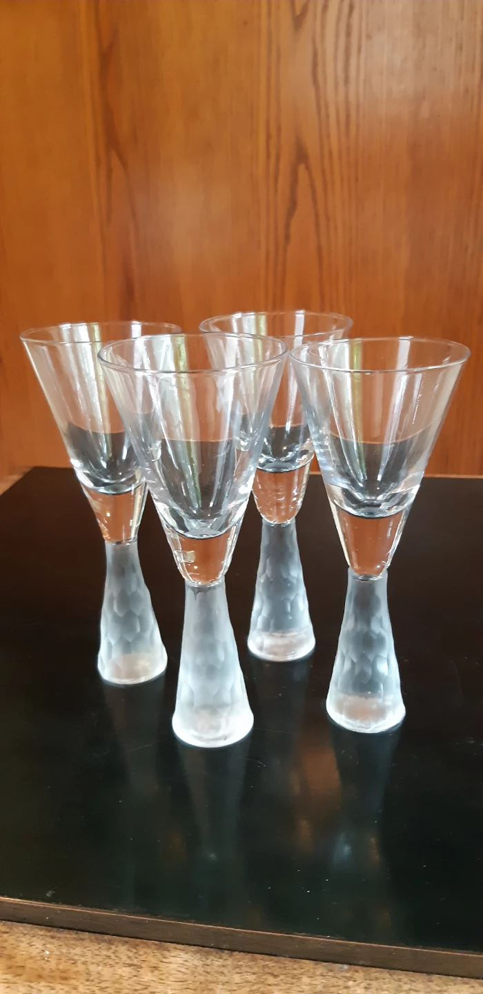 Set of 4 stemmed shot glasses