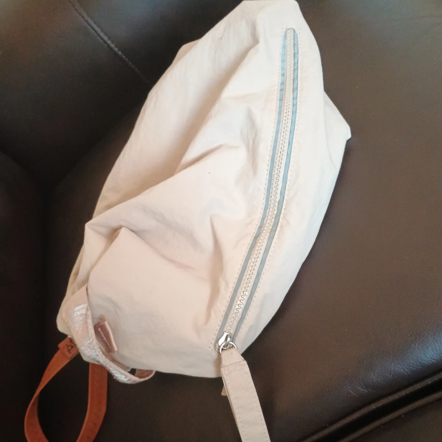 Lightweight Nylon Crossbody Bag with Pink Bow Accent - photo 2