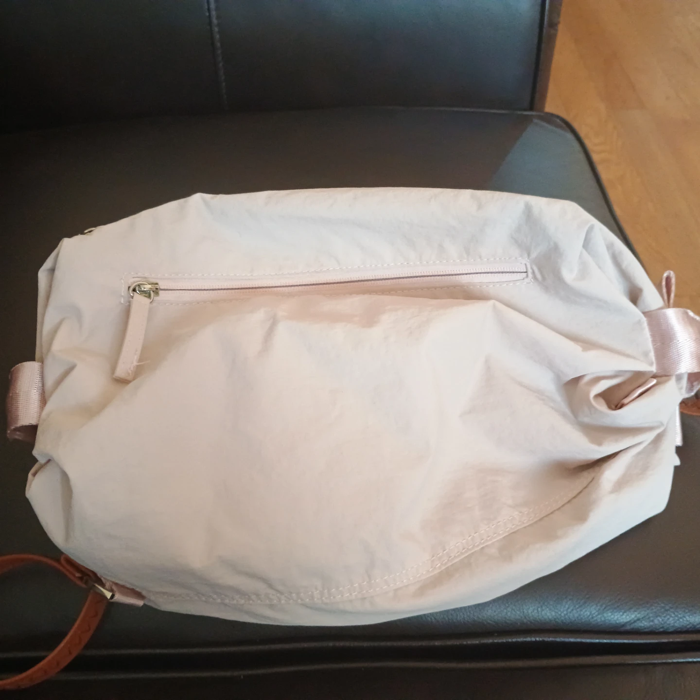 Lightweight Nylon Crossbody Bag with Pink Bow Accent - photo 3