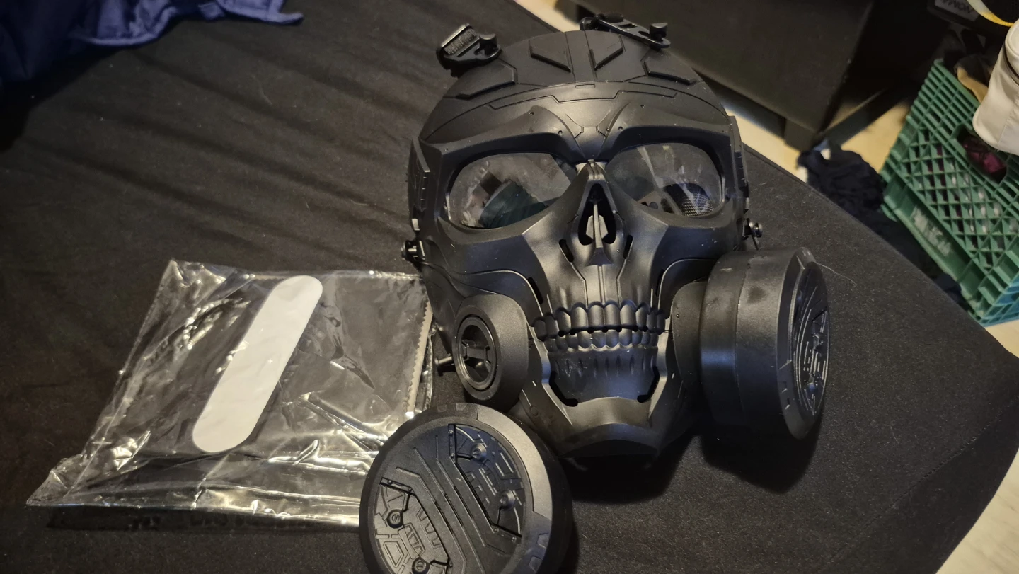 Black Skull Gas Mask - photo 2