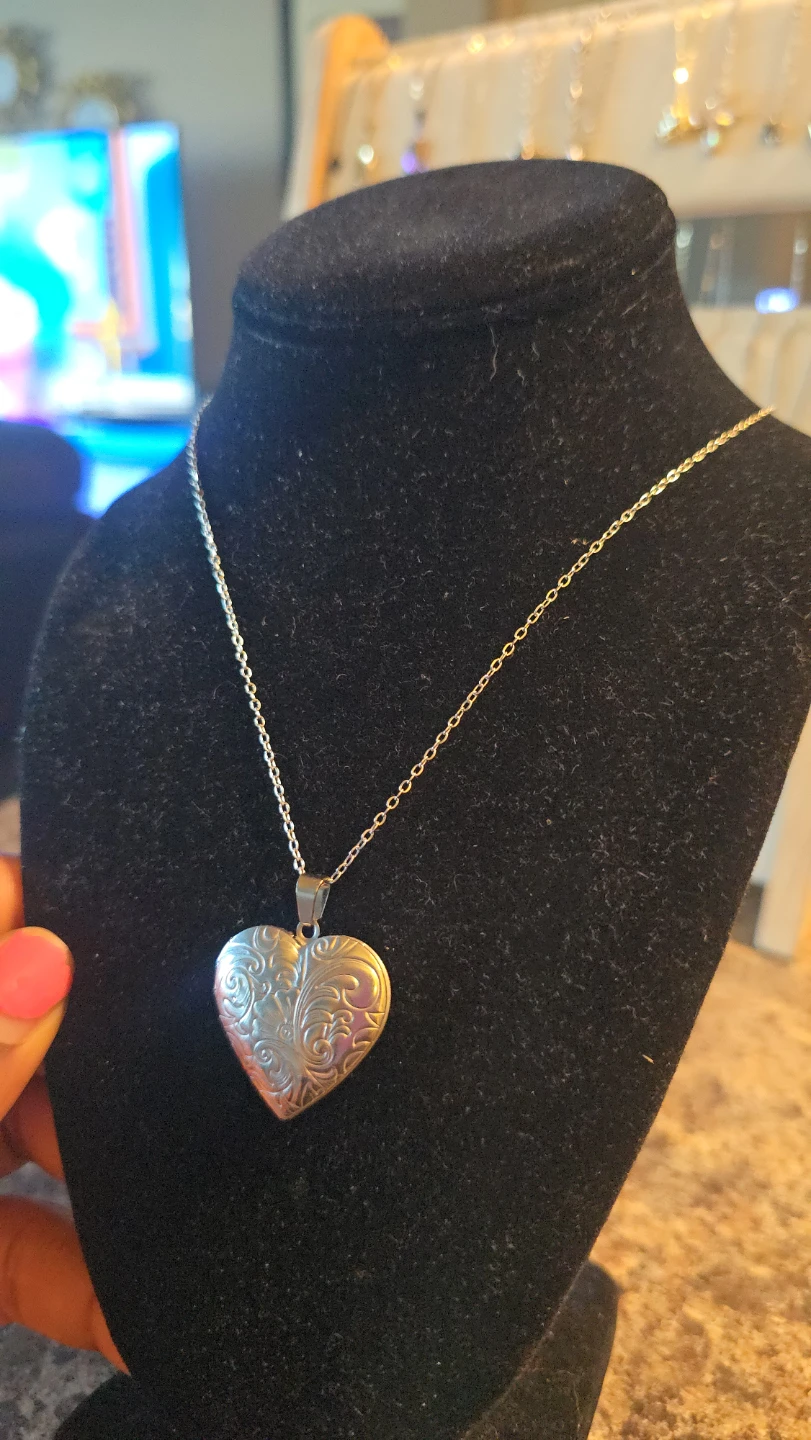 Heart Locket Necklace - photo 4