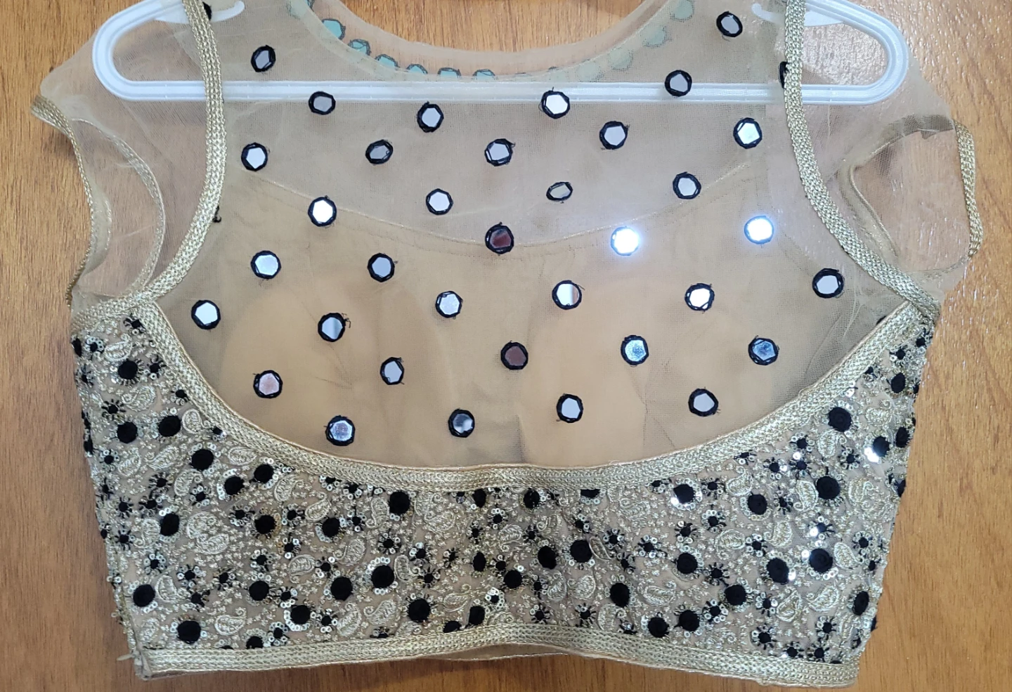Gold Saree with Embellished Blouse - photo 4