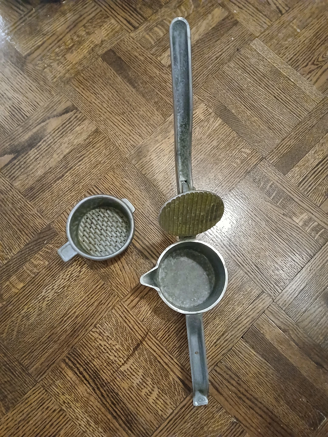 Vintage Metal citrus juicer