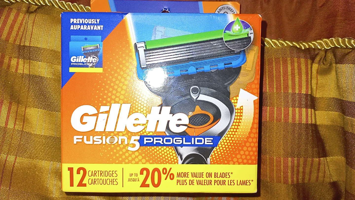 Gillette Fusion5 ProGlide Razor with 4and Cartridge pack 12ct - photo 2