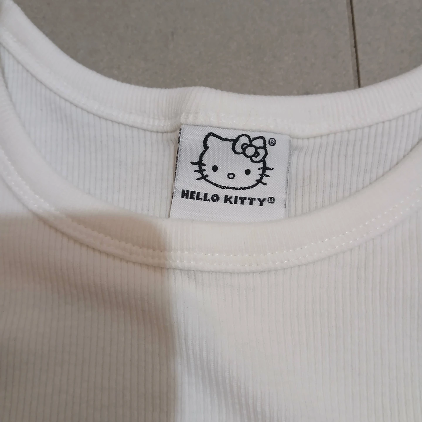 ⚽ Hello Kitty White Tank Top with Angel Wings Graphic - photo 3
