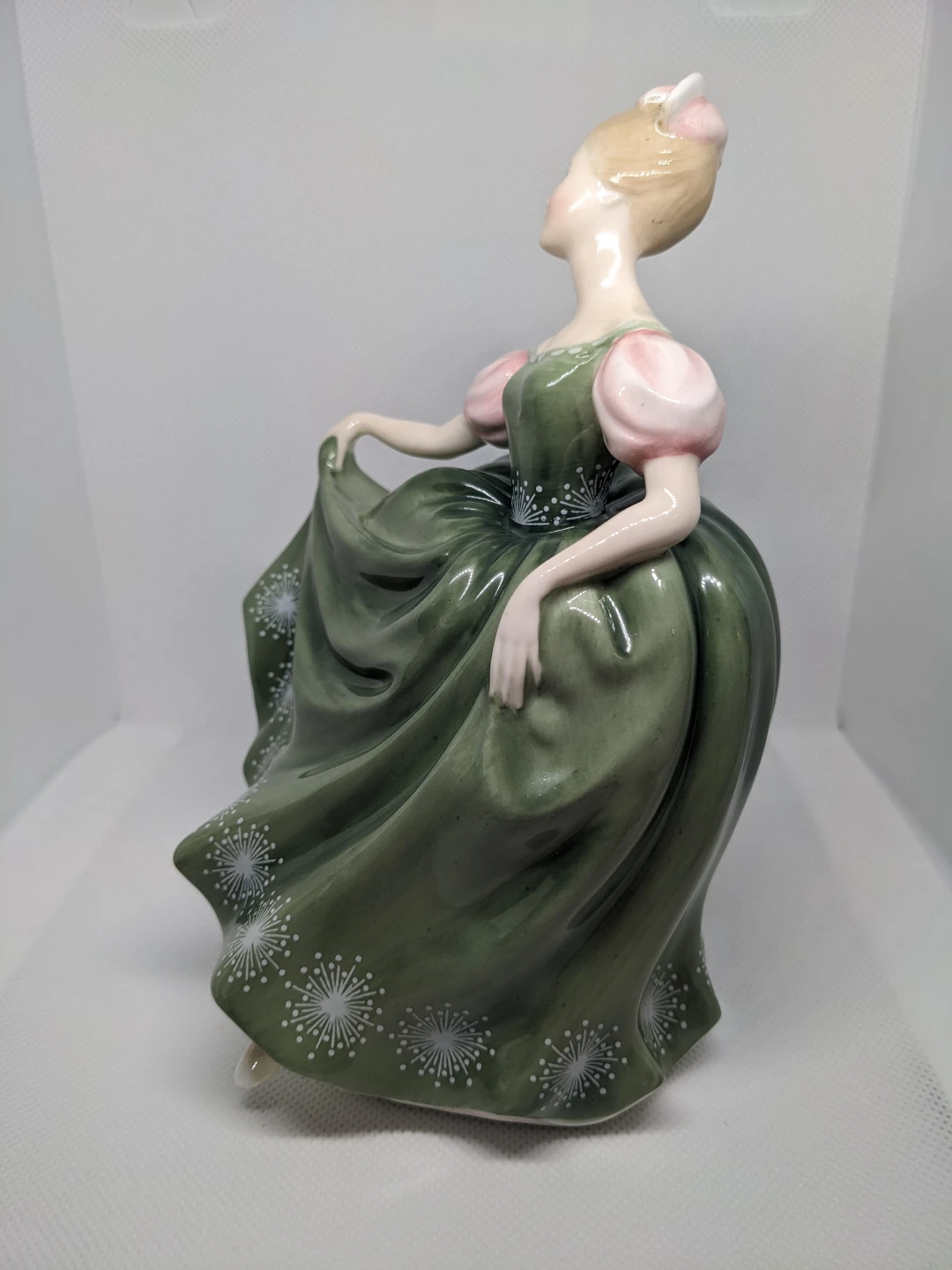 Royal Doulton "Michele" Vintage Figure - photo 2