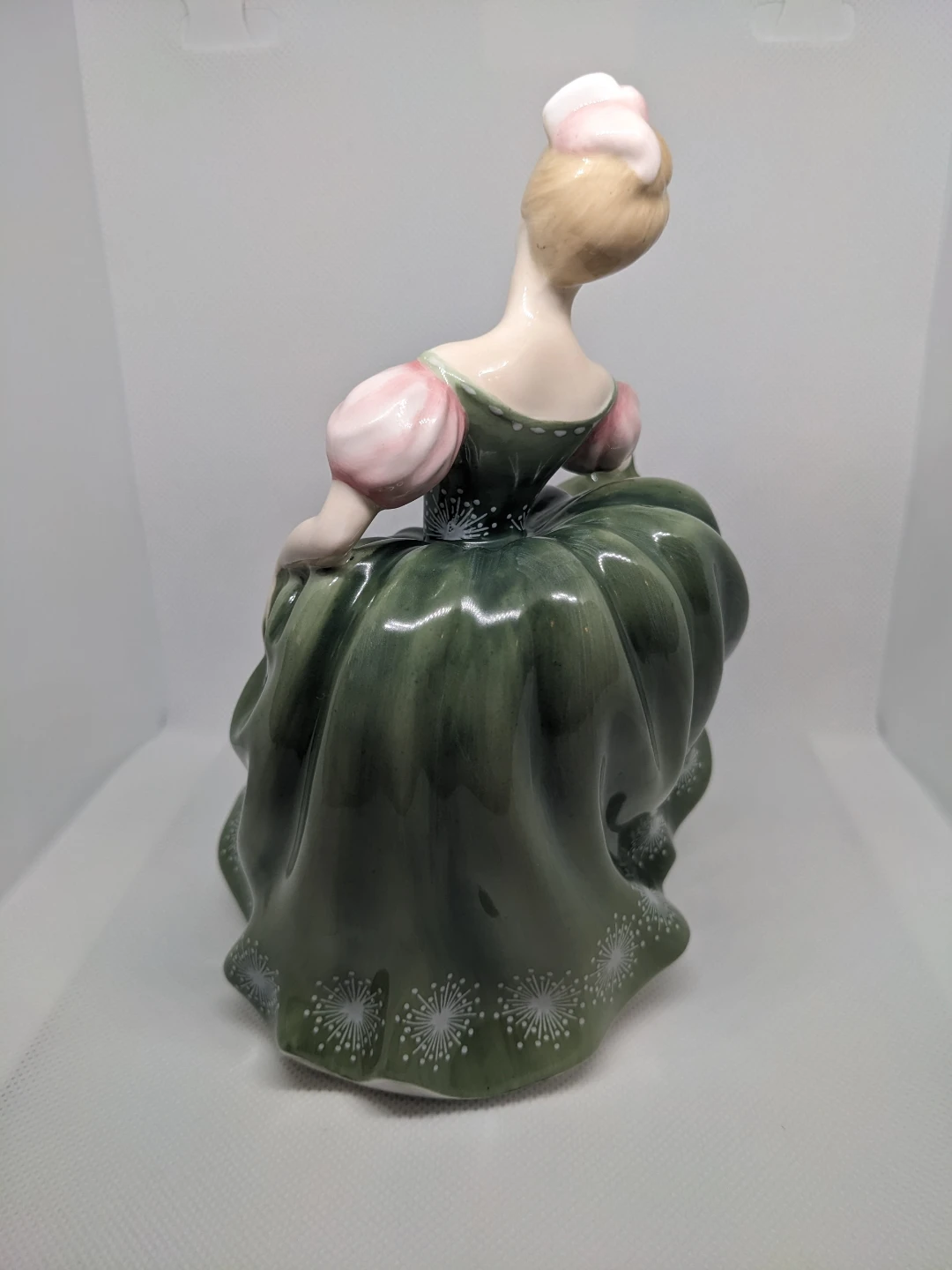 Royal Doulton "Michele" Vintage Figure - photo 3