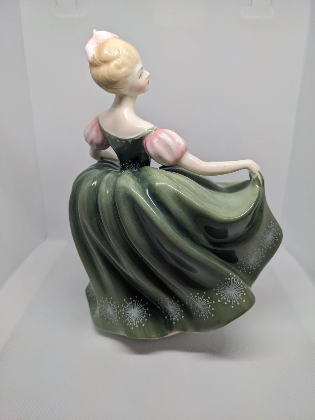 Royal Doulton "Michele" Vintage Figure - photo 4