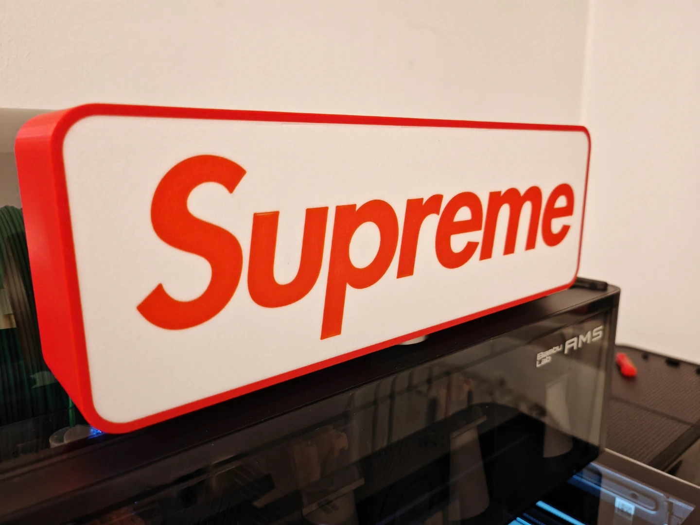 Supreme Red and White lightbox - photo 2