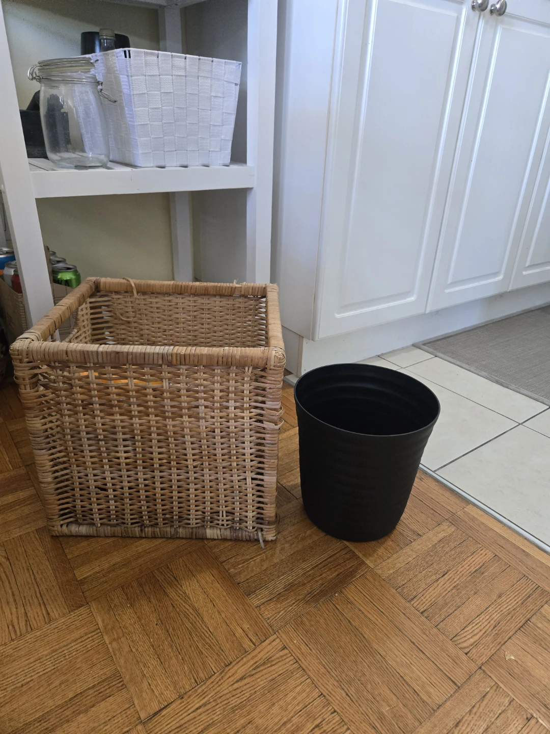 Black ribbed plastic planter pot - photo 3