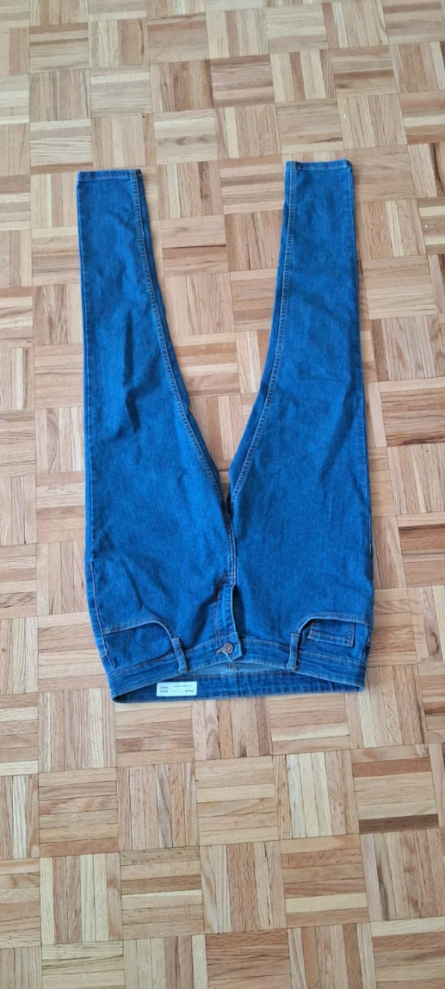 Dark blue low rise skinny jean