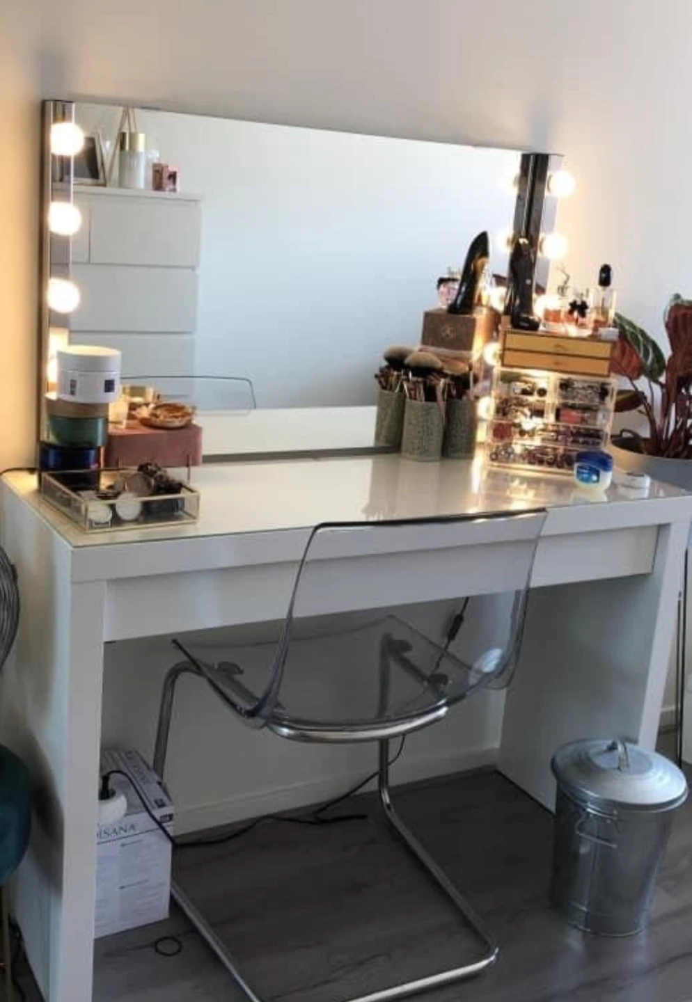 Vanity table plus chair    mirror not included