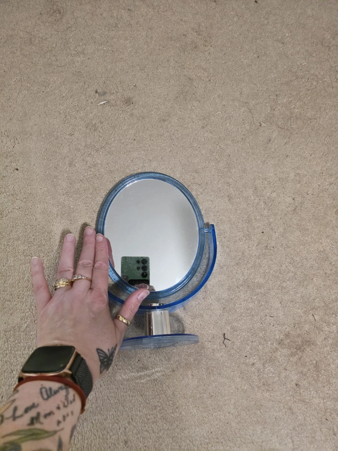 Small makeup mirror - photo 2