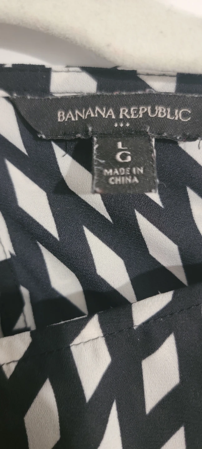 Banana Republic Black & White Diamond Print Top - Size L - photo 3