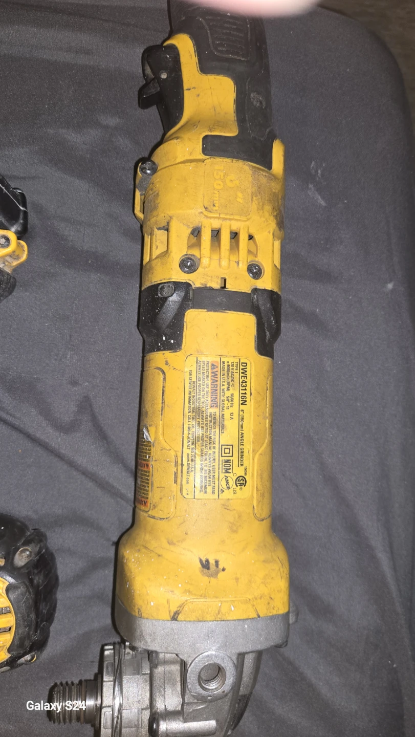 DeWalt DWE43116N 6" Angle Grinder