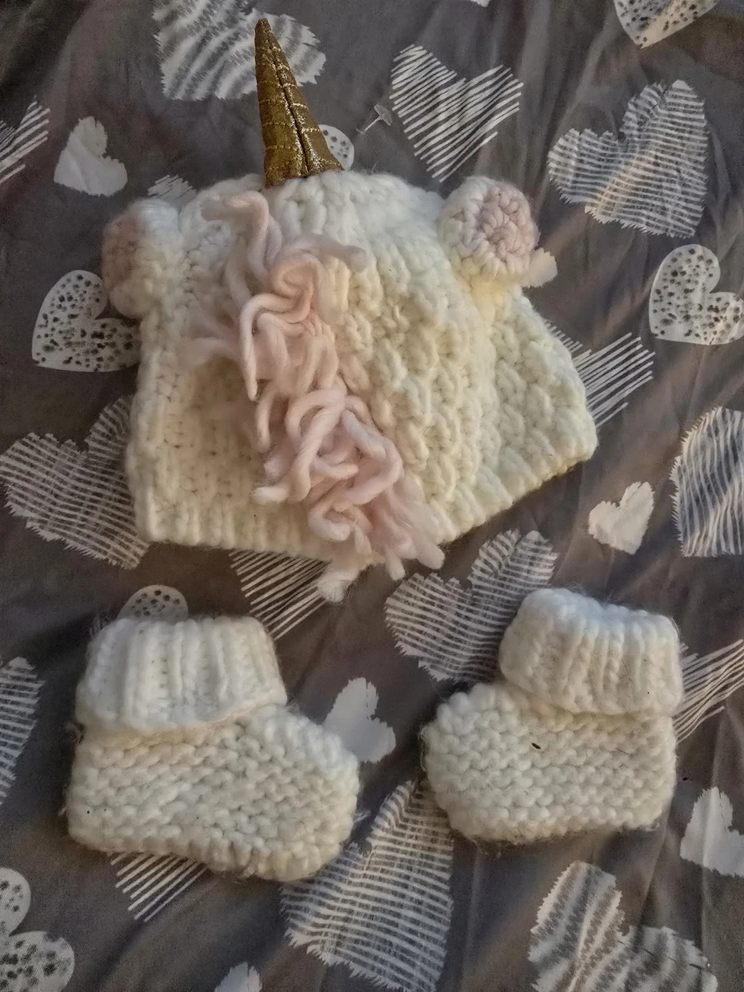 ⚽️ White Unicorn Knit Hat and Booties Set