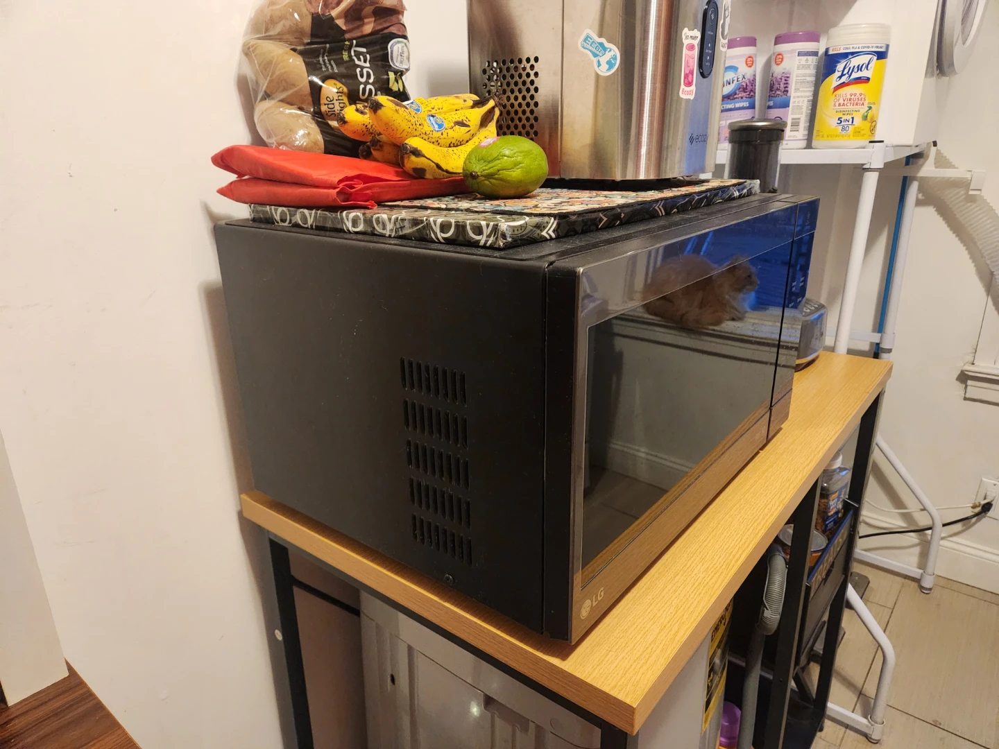 LG NeoChef 2.0 Cu. Ft. Countertop Microwave - photo 2