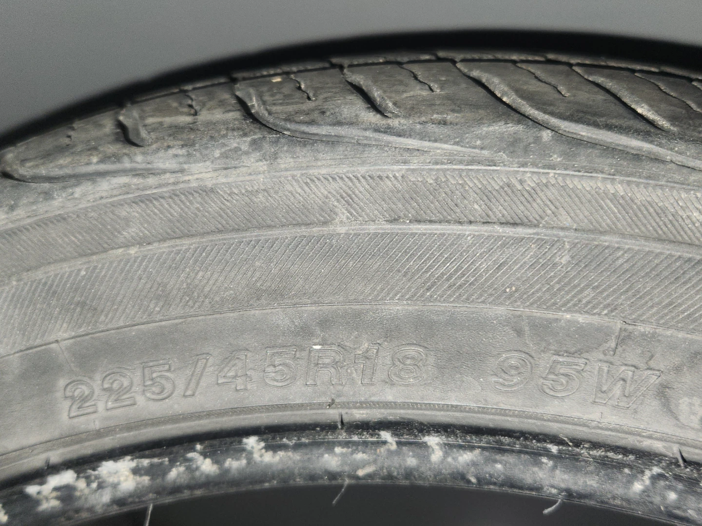Yokohama Avid Envigor Tire 225/45R18 95W - photo 2