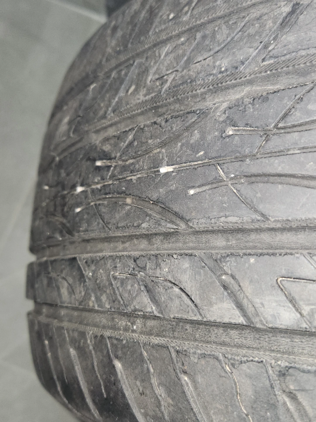 Yokohama Avid Envigor Tire 225/45R18 95W - photo 4