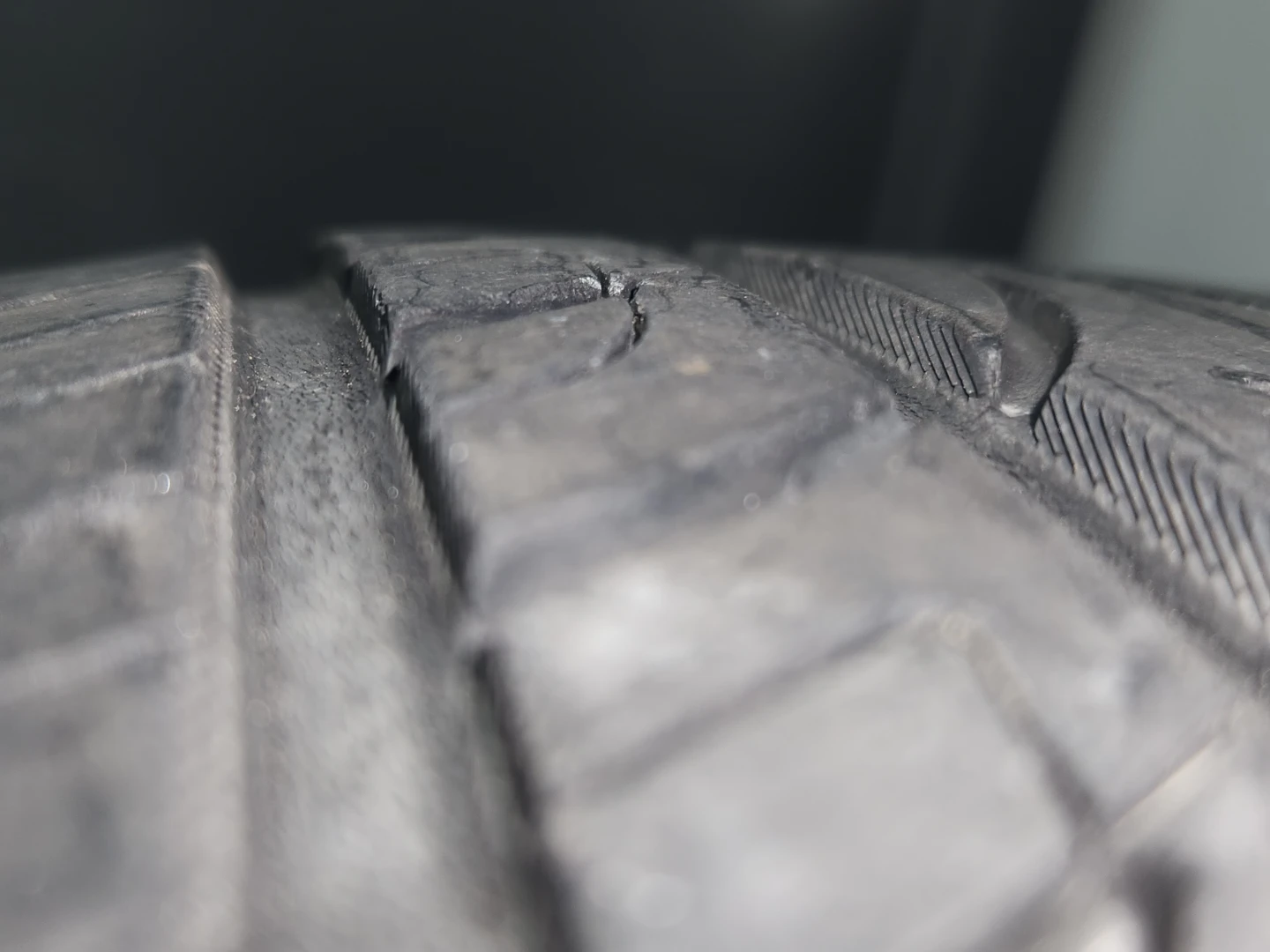 Yokohama Avid Envigor Tire 225/45R18 95W - photo 5