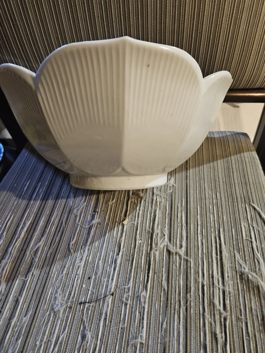 White Petal-Shaped Serving Bowl - photo 4