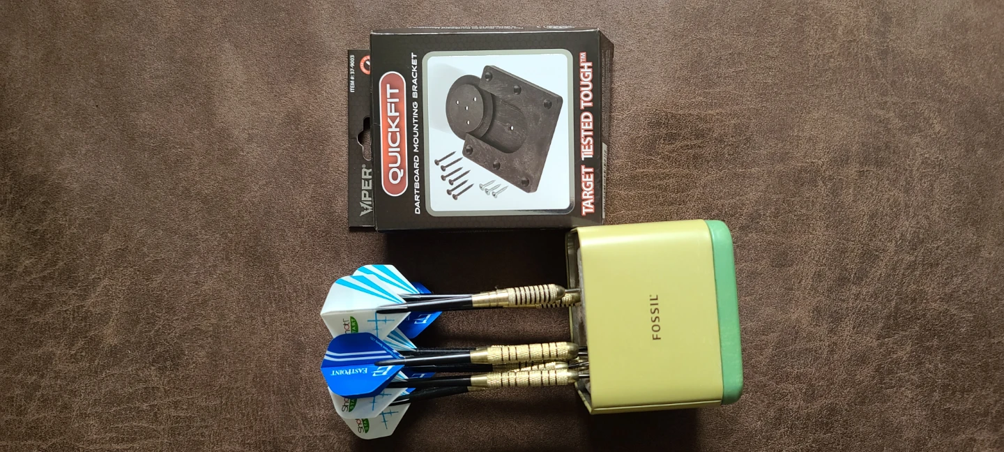 Dartboard Set with frame , 6 Darts & Accessories - photo 3