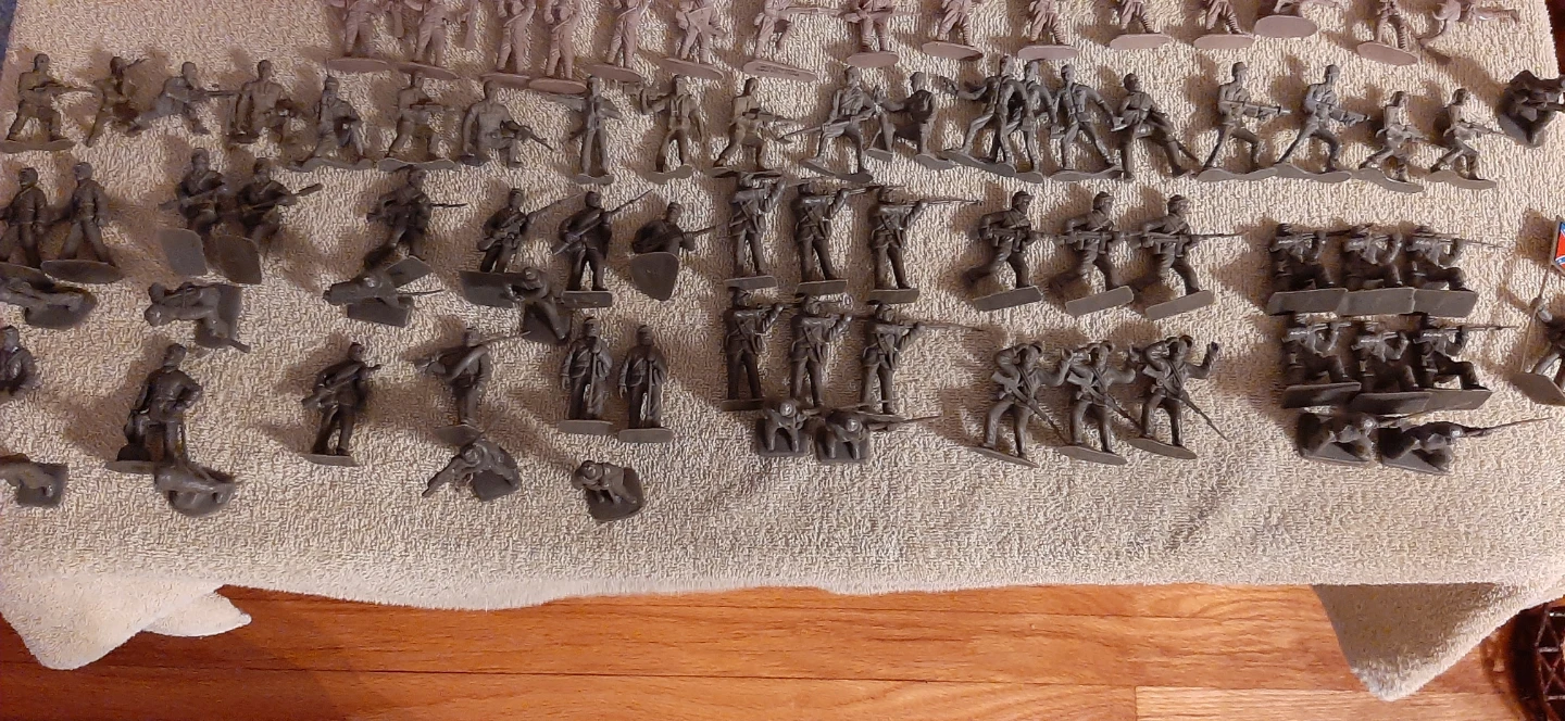 Vintage Toy Army Men and Misc - photo 4