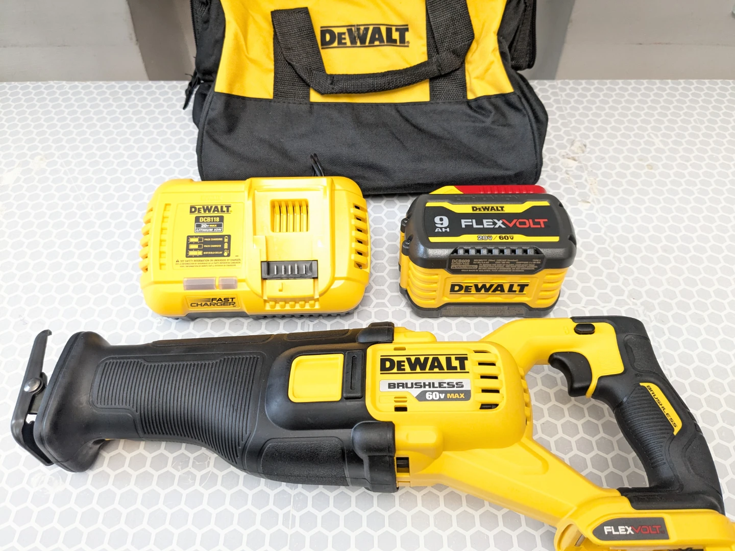 60V Max DeWalt FLEXVOLT Sawzall PRO Contractor Set