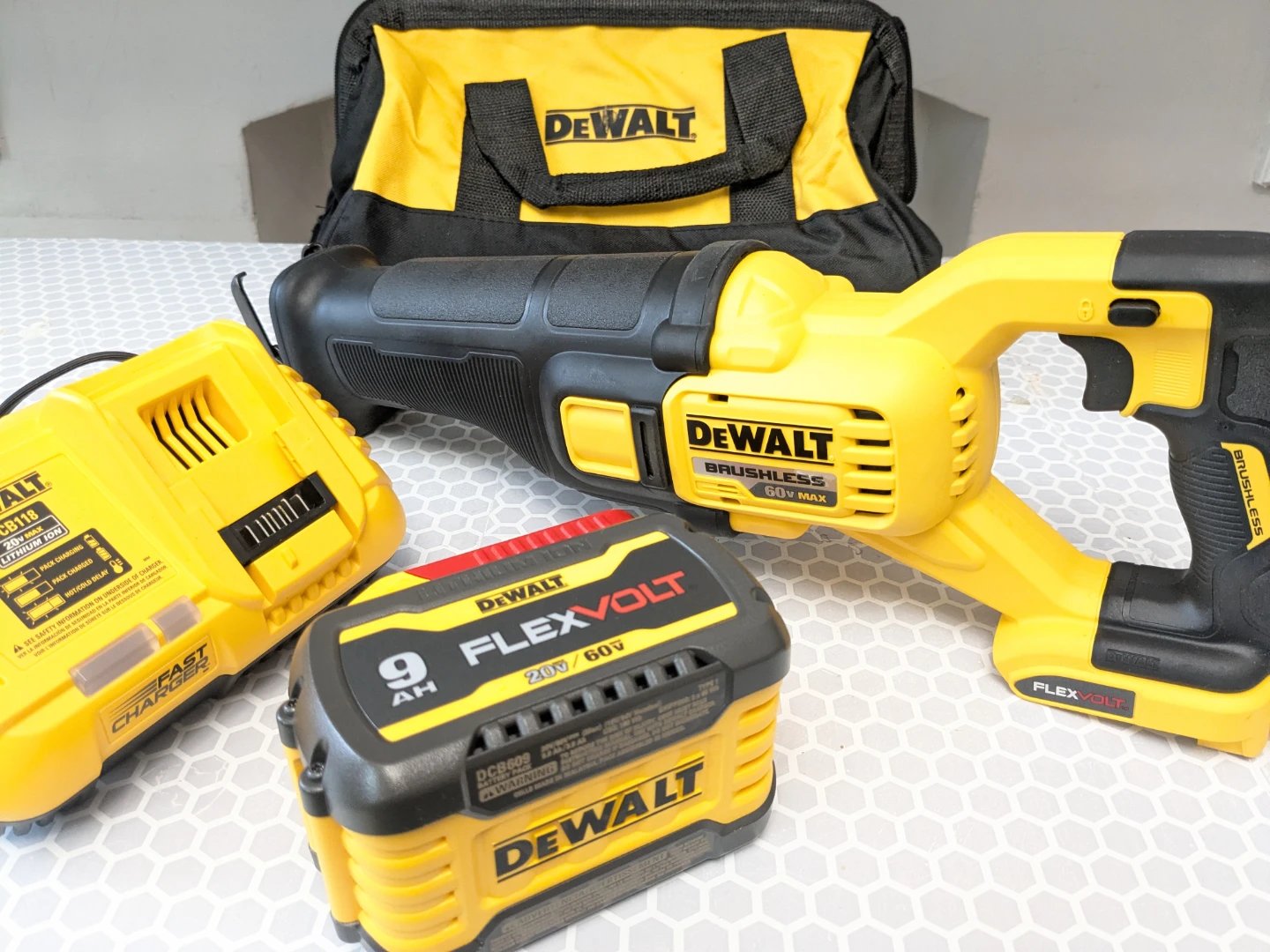 60V Max DeWalt FLEXVOLT Sawzall PRO Contractor Set - photo 3