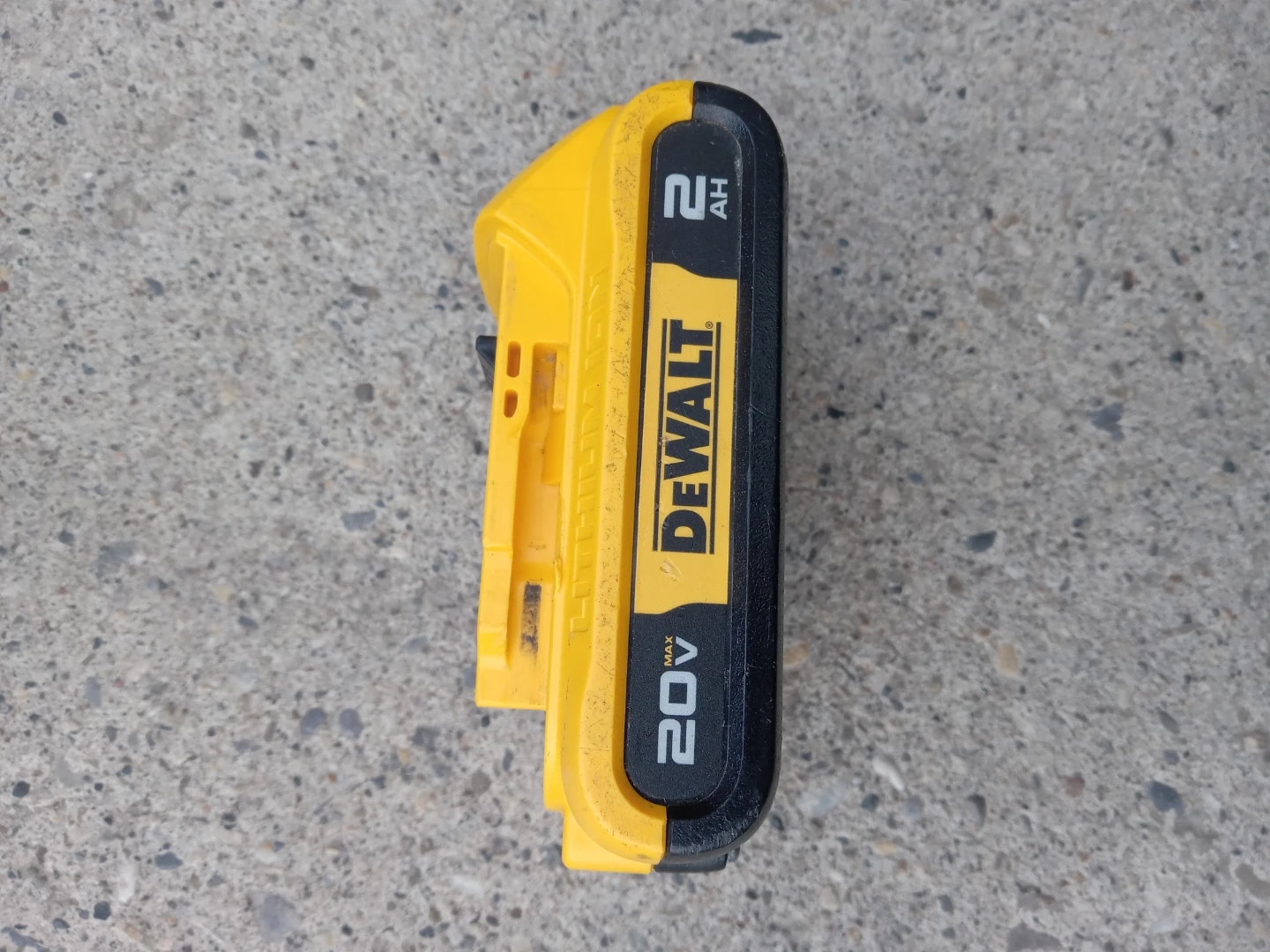 DEWALT 20V MAX 2.0 Ah Battery - photo 3