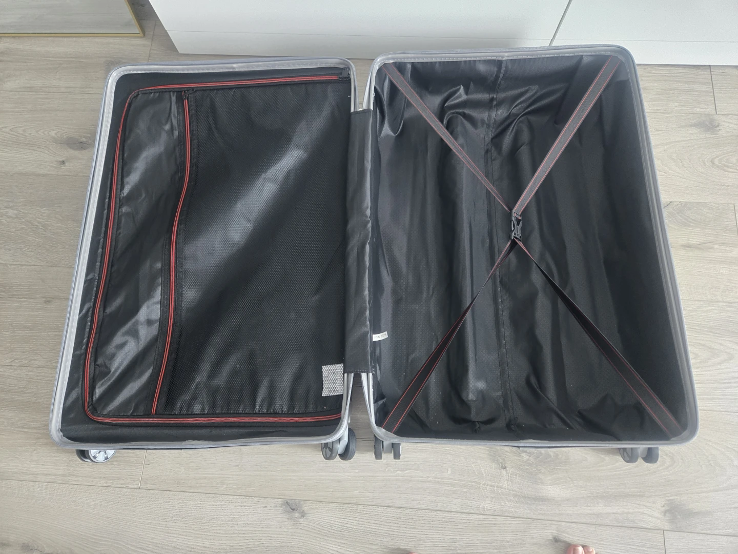 Silver Hard-Shell Suitcase 28 inch - photo 3