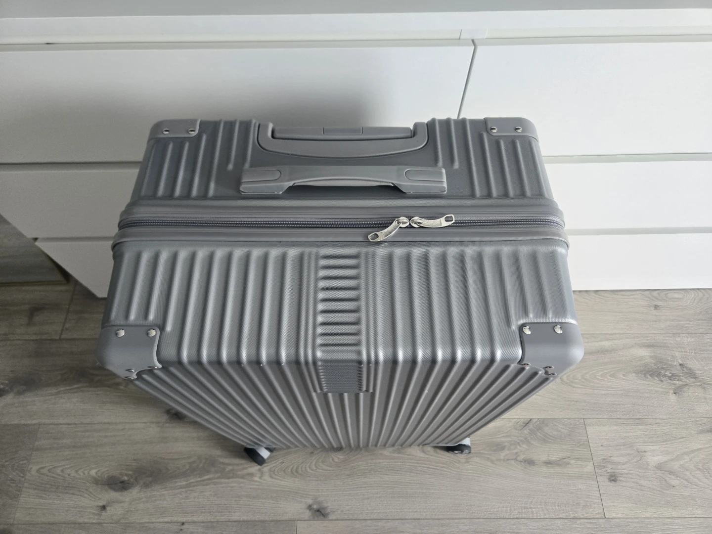 Silver Hard-Shell Suitcase 28 inch - photo 4